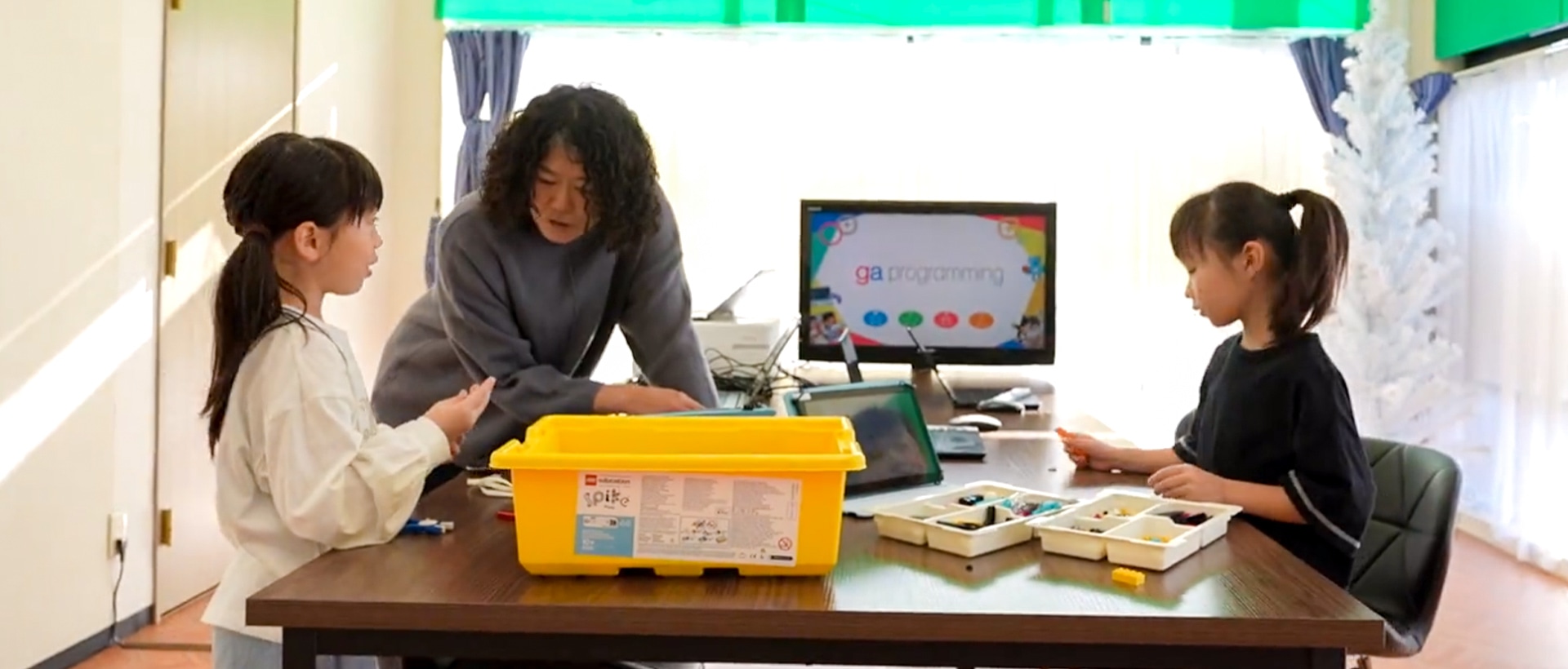 プログラミングを学ぶ様子